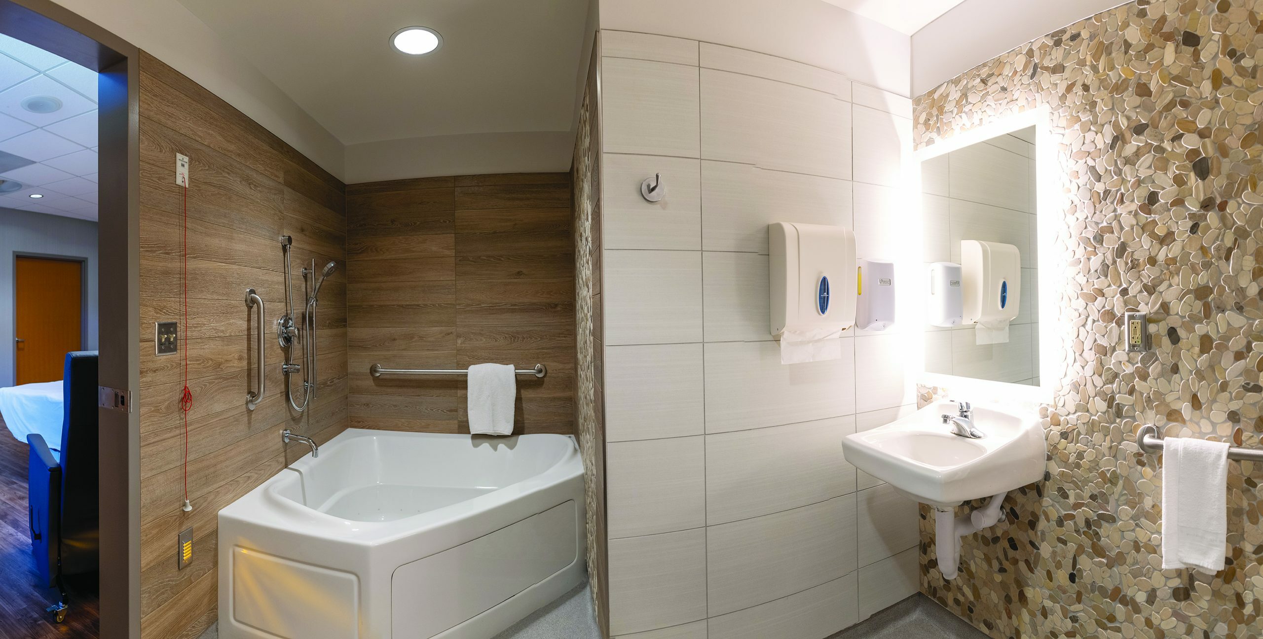 Whirpool tub in delivery room at Orange City Area Health System